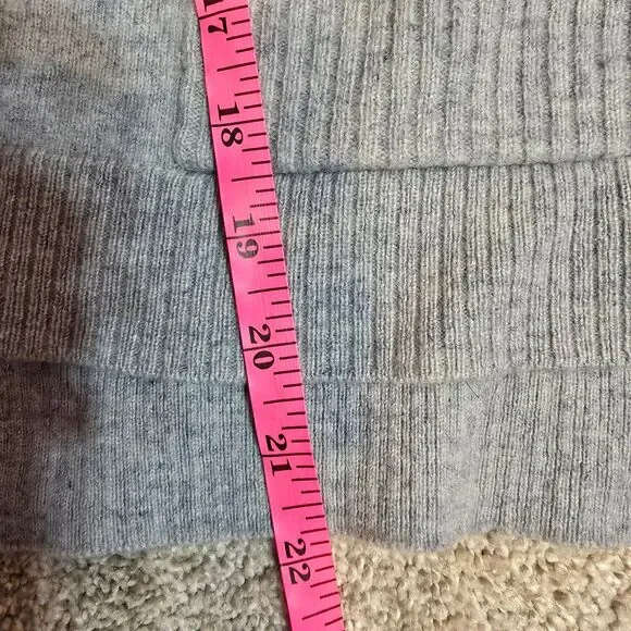 Tahari 100% Cashmere crewneck sweater with pockets - Picture 9 of 11